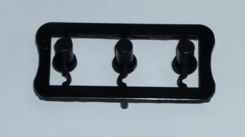 Drei schwarze Druckknöpfe in einer rechteckigen Halterung, passend für Produkte von Daikin. Die Knöpfe sind zylindrisch und befinden sich gleichmäßig verteilt.